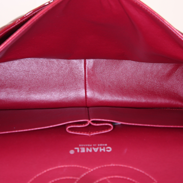 Chanel Timeless handbag in red patent quilted leather - Detail D3