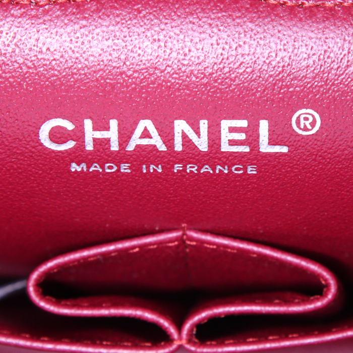 Chanel Timeless handbag in red patent quilted leather - Detail D4