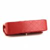 Bolso para llevar al hombro o en la mano Chanel Timeless Classic en cuero acolchado rojo - Detail D5 thumbnail