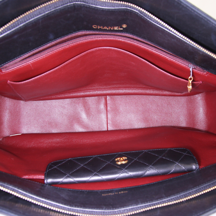 Chanel Vintage Shopping shoulder bag in black quilted leather - Detail D2