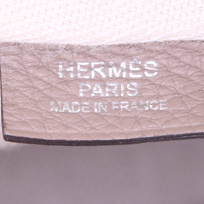 Hermes Victoria handbag in beige clay togo leather - Detail D3