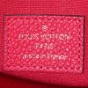 Sac bandoulière Louis Vuitton Félicie en cuir monogram empreinte rouge - Detail D4 thumbnail