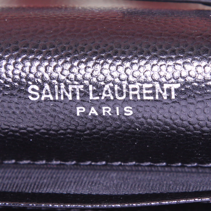 Bolso bandolera Saint Laurent Enveloppe en cuero acolchado con motivos de espigas negro - Detail D4