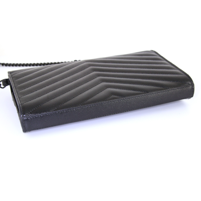 Saint Laurent Enveloppe shoulder bag in black chevron quilted leather - Detail D5