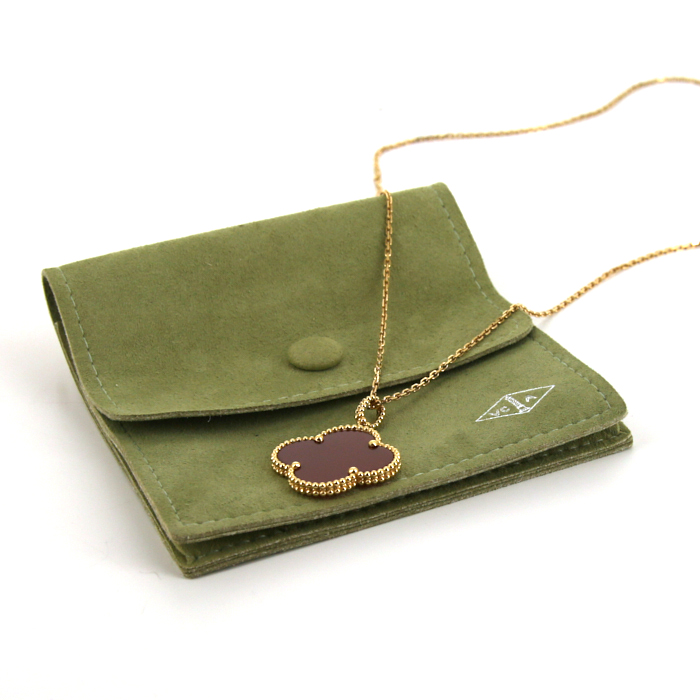 Sautoir Van Cleef 
Arpels Magic Alhambra en or jaune et cornaline - Detail D2