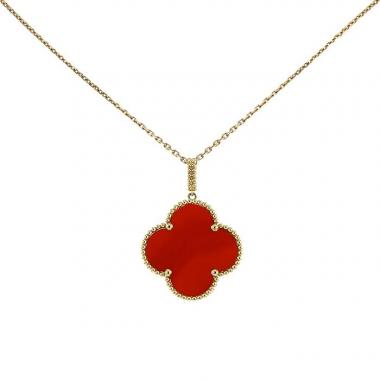 Collana lunga Van Cleef 
Arpels Magic Alhambra in oro giallo e corniola