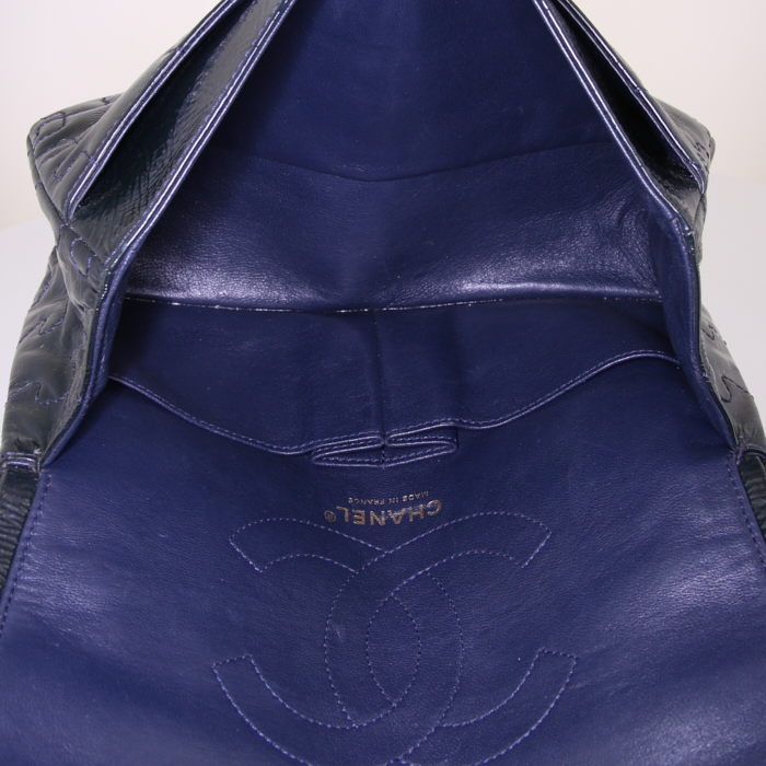 Borsa Chanel 2.55 modello medio in pelle verniciata verde con motivo - Detail D3