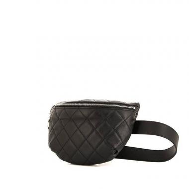 Bolsito-cinturón Chanel en cuero granulado acolchado negro