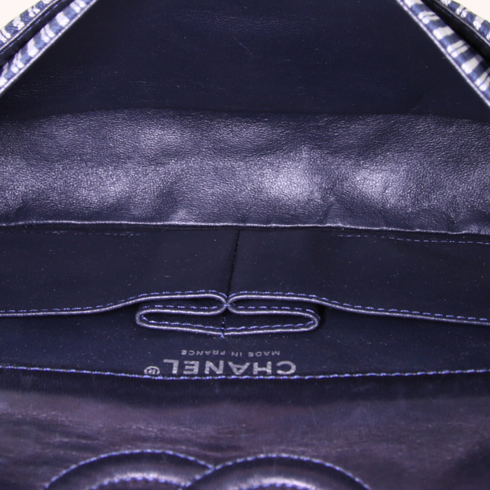 Chanel Timeless handbag in dark blue and grey-beige quilted canvas - Detail D3