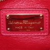 Salvatore Ferragamo Sofia shoulder bag in red leather - Detail D4 thumbnail
