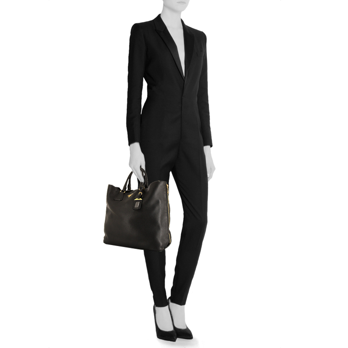 Sac cabas Prada en cuir grainé noir - Detail D1