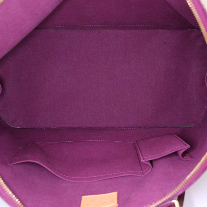Sac à main Louis Vuitton Alma grand modèle en cuir verni monogram violet - Detail D2