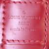 Sac à main Louis Vuitton Alma grand modèle en cuir épi rouge - Detail D4 thumbnail