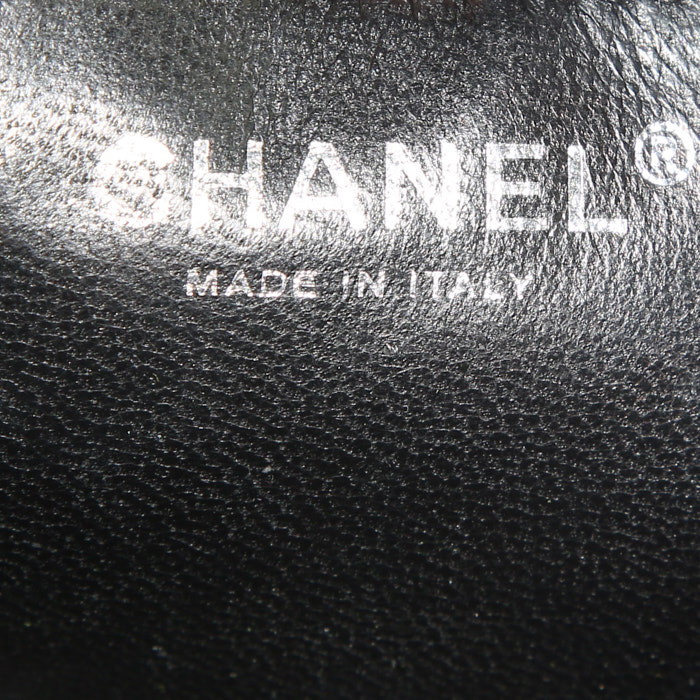 Sac à main Chanel Camera en cuir matelassé gris métallisé - Detail D4