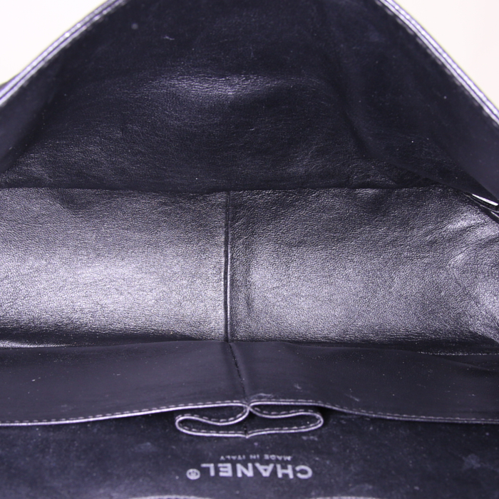 Sac à main Chanel 2.55 en cuir matelassé noir - Detail D3