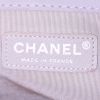 Chanel Boy large model shoulder bag in grey quilted leather - Detail D4 thumbnail