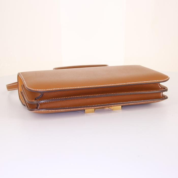 Hermès Constance Elan shoulder bag in gold epsom leather - Detail D5