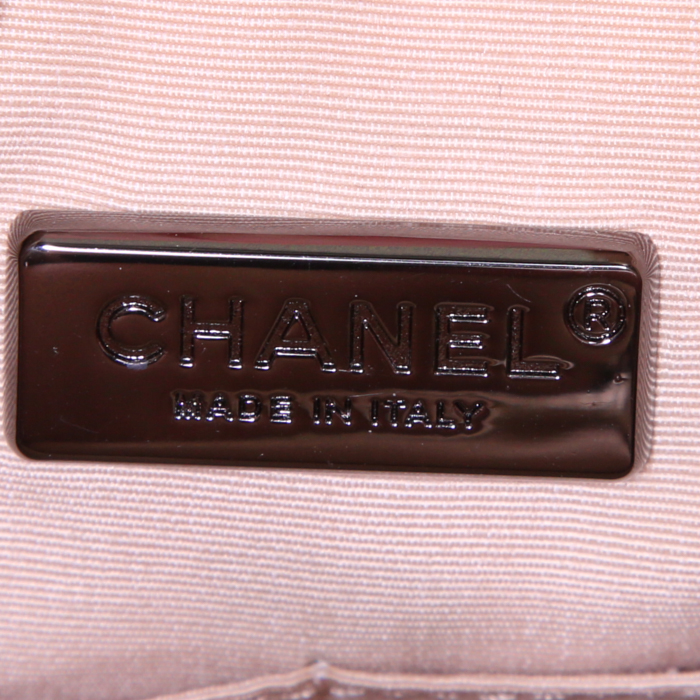 Mochila Chanel Timeless en cuero dorado - Detail D3