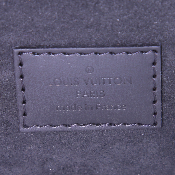 Bolso bandolera Louis Vuitton Cannes en lona Monogram marrón y beige y cuero negro - Detail D4