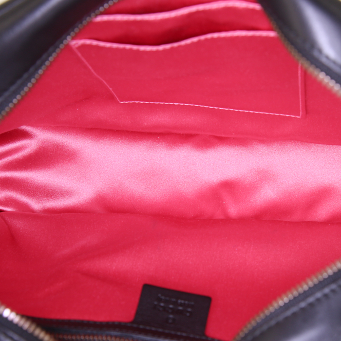 Sac bandoulière Gucci GG Marmont Camera en cuir bicolore noir et blanc - Detail D2