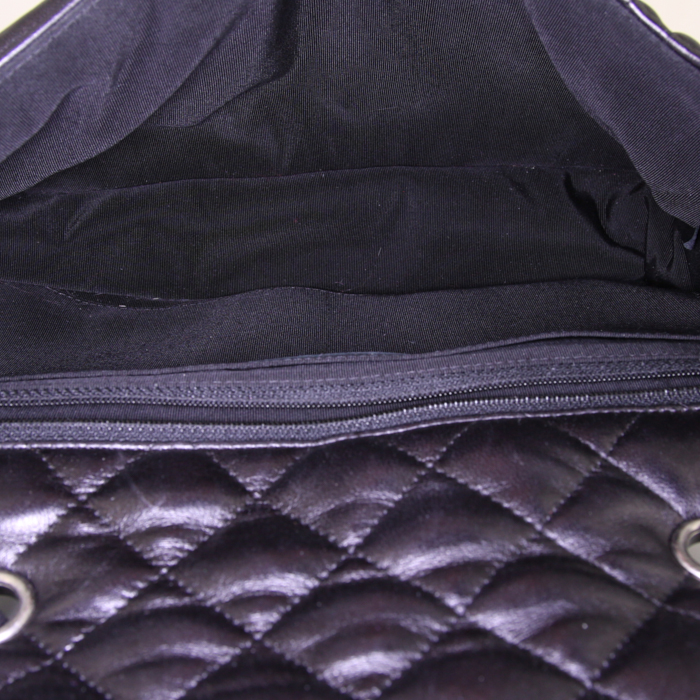 Chanel Timeless jumbo shoulder bag in black leather - Detail D3