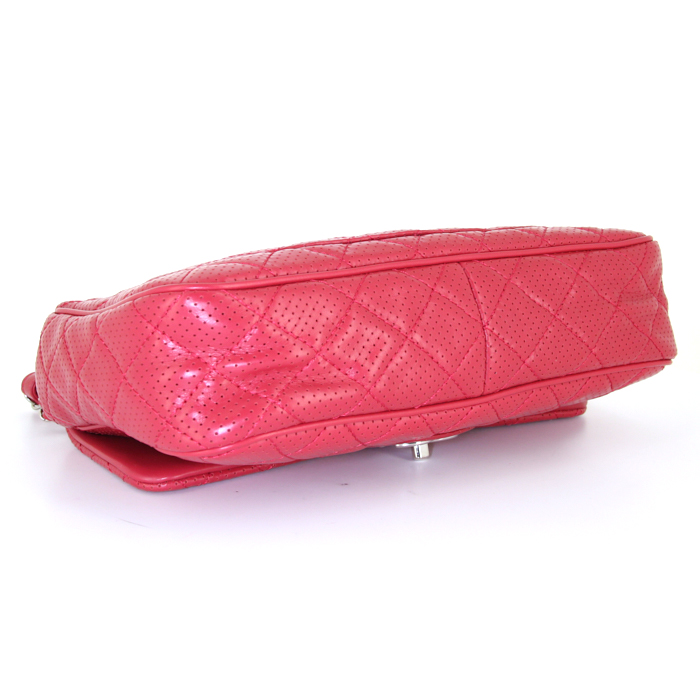 Chanel Timeless handbag in red quilted leather - Detail D4
