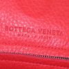 Borsa a secchiello Bottega Veneta Baseball in pelle martellata e pelle intrecciata rossa - Detail D3 thumbnail