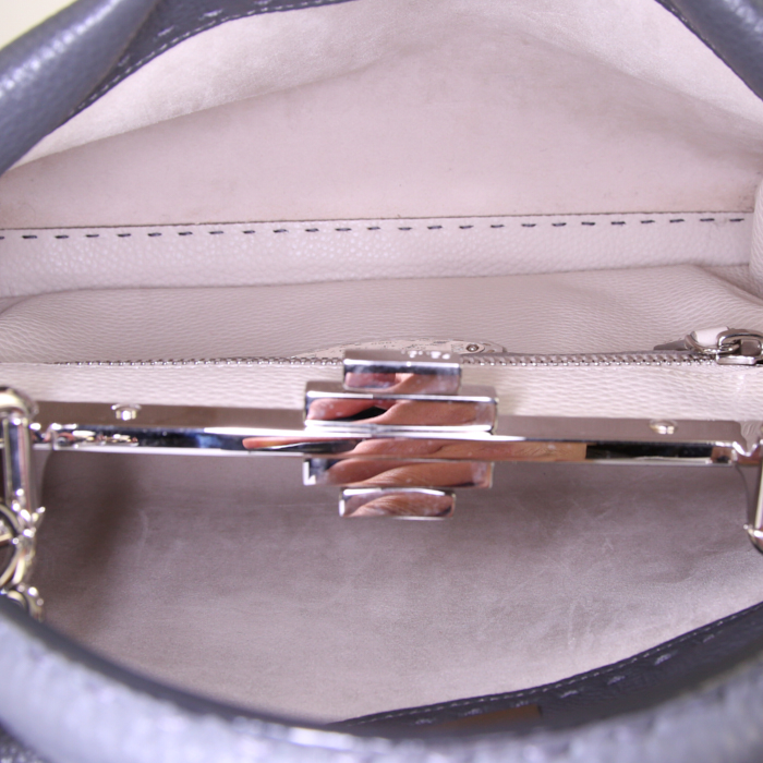 Fendi Peekaboo Selleria medium model handbag in grey grained leather - Detail D3
