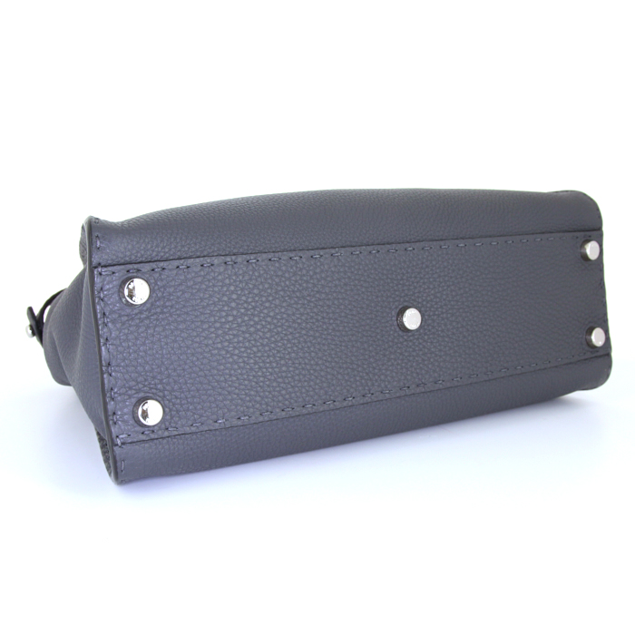 Sac à main Fendi Peekaboo Selleria moyen modèle en cuir grainé gris - Detail D5