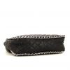Sac à main Chanel Timeless Maxi Jumbo en cuir matelassé noir - Detail D4 thumbnail