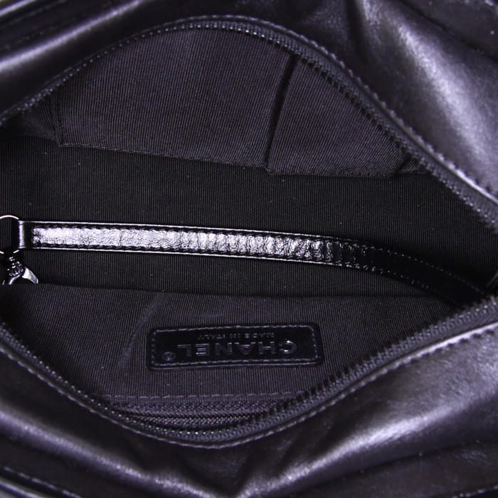 Sac bandoulière Chanel Gabrielle So Black petit modèle en cuir matelassé chevrons noir - Detail D2