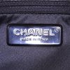 Bolso de mano Chanel Timeless en tweed acolchado negro y blanco - Detail D3 thumbnail