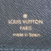 Billetera Louis Vuitton Organizer en cuero taiga verde - Detail D3 thumbnail