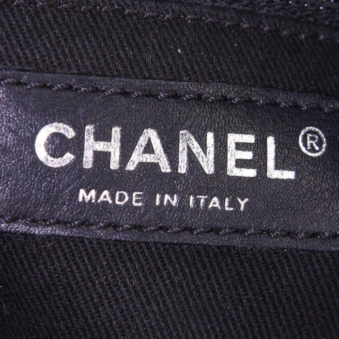 Borsa Chanel Shopping PTT in pelle martellata e trapuntata nera - Detail D3