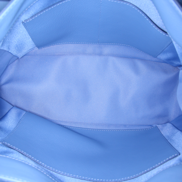 Louis Vuitton Lockme handbag in blue grained leather - Detail D2