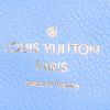 Bolso de mano Louis Vuitton Lockme en cuero granulado azul - Detail D3 thumbnail
