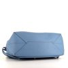 Louis Vuitton Lockme handbag in blue grained leather - Detail D4 thumbnail
