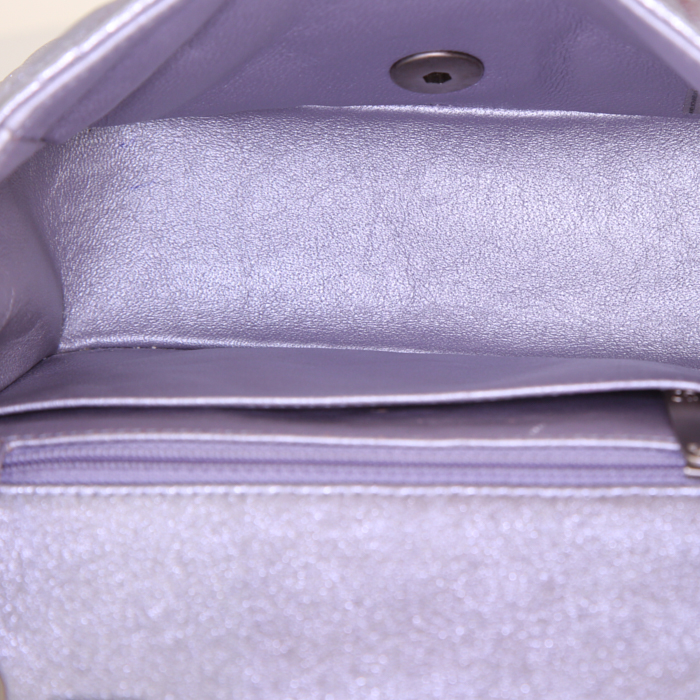 Sac bandoulière Chanel Timeless Mini en cuir matelassé violet - Detail D2
