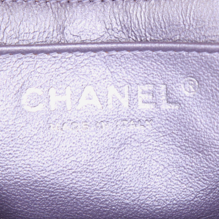 Chanel Mini Timeless shoulder bag in purple quilted leather - Detail D3