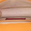 Bolso bandolera Valentino Rockstud Lock en cuero amarillo - Detail D3 thumbnail