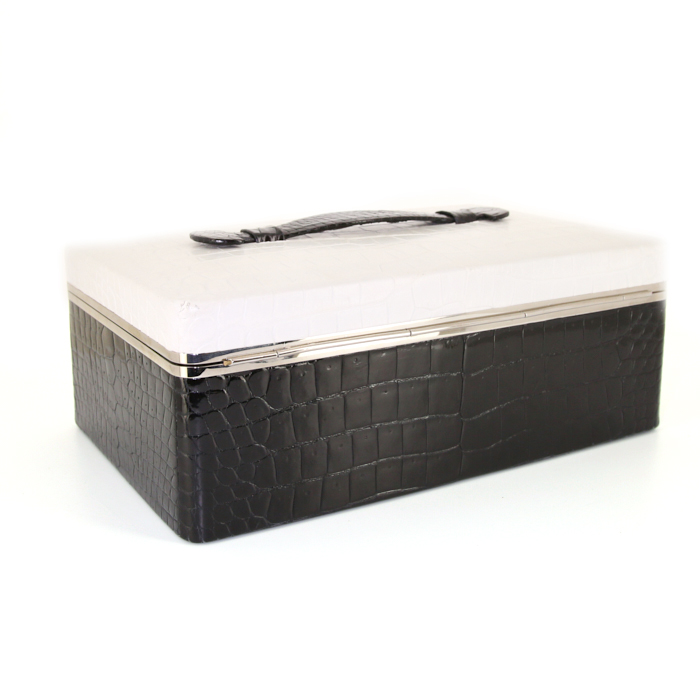 Chanel Vanity jewelry box in black and white crocodile - Detail D4