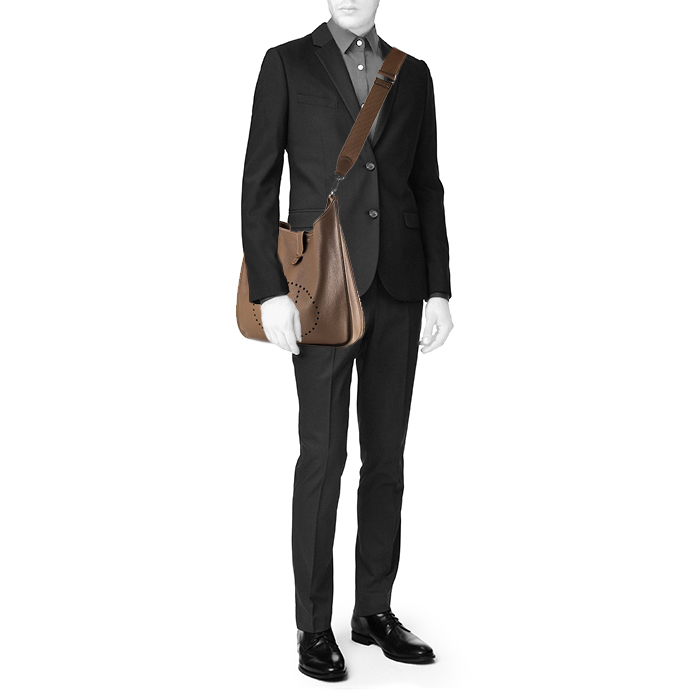 Sac bandoulière Hermès Evelyne III grand modèle en cuir togo étoupe - Detail D1