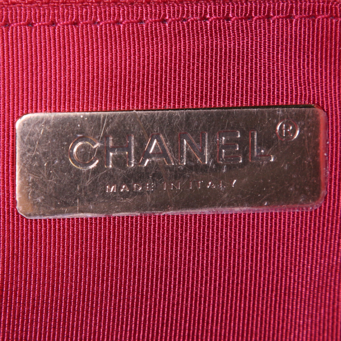 Chanel 19 shoulder bag in black quilted leather - Detail D4