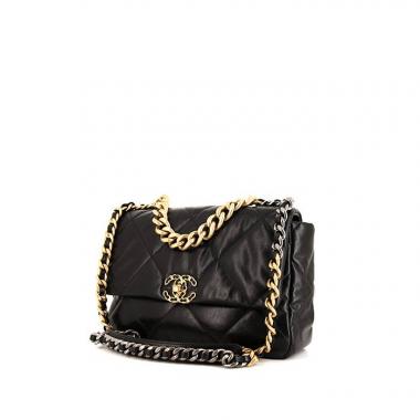 Bolso bandolera Chanel 19 en cuero acolchado negro