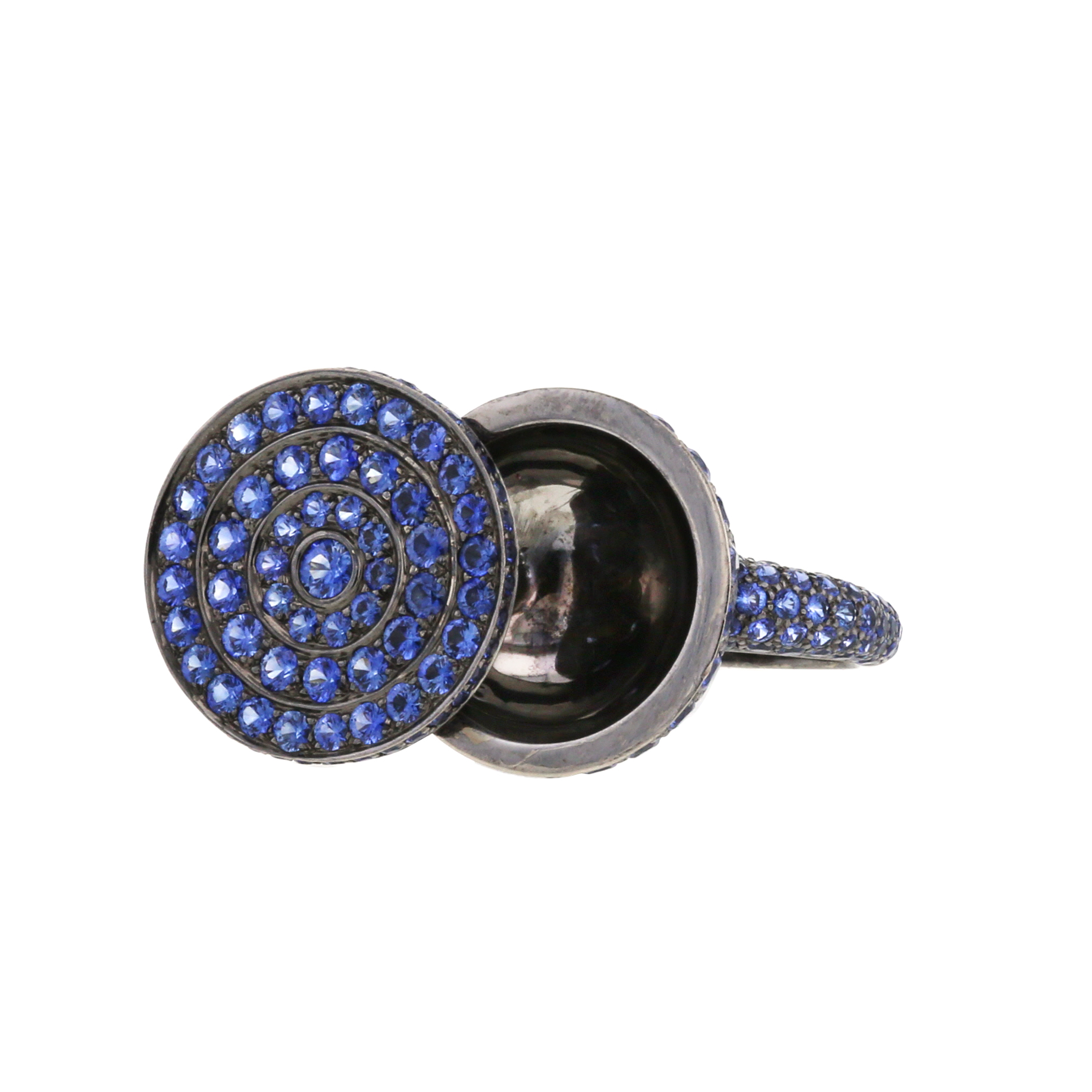 Boucheron ring in blackened gold and sapphires - Detail D1