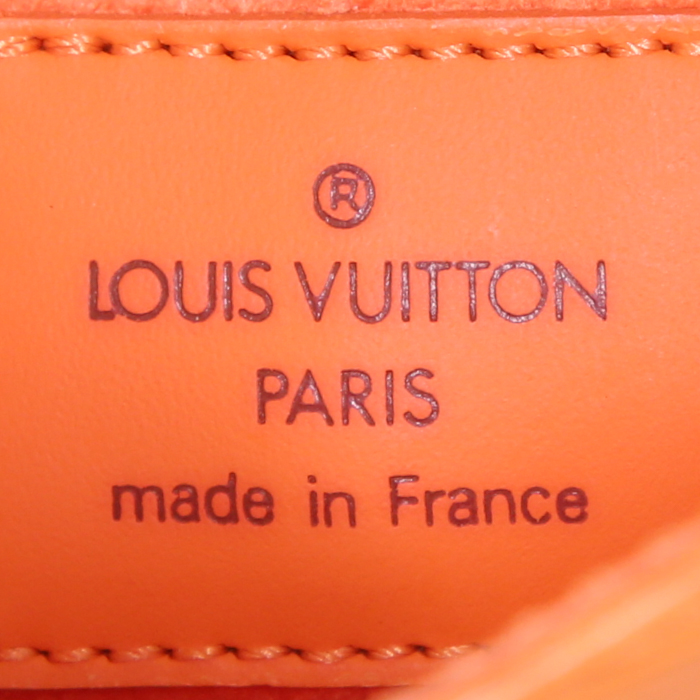 Louis Vuitton Demi Lune pouch in orange epi leather - Detail D3
