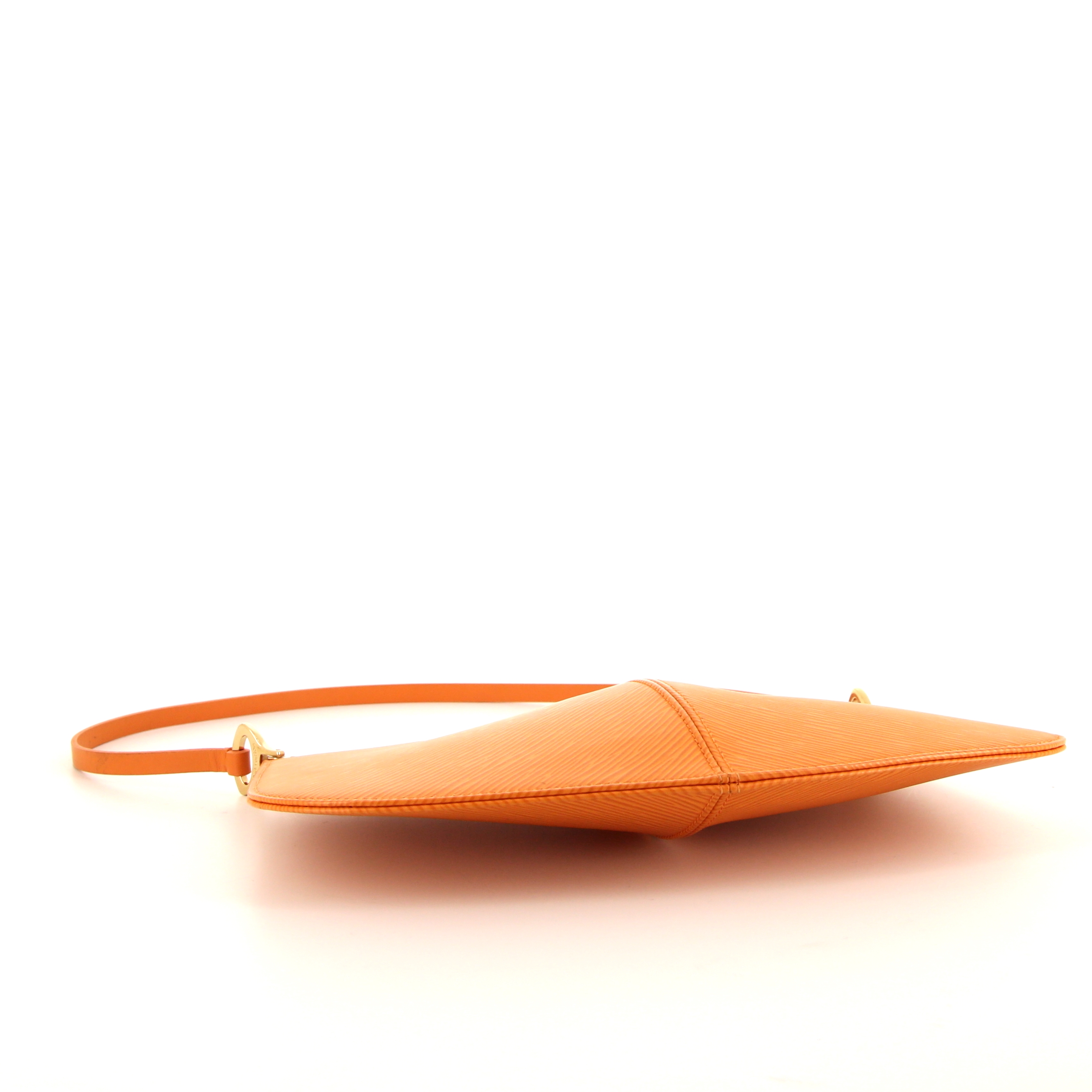 Pochette Louis Vuitton Demi Lune en cuir épi orange - Detail D4