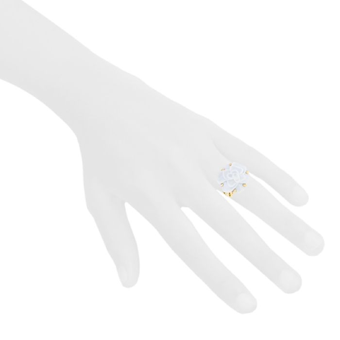 Chanel Camelia medium model ring in agate and yellow gold - Detail D1