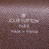 Porte-documents Louis Vuitton Robusto en cuir taiga marron - Detail D3 thumbnail