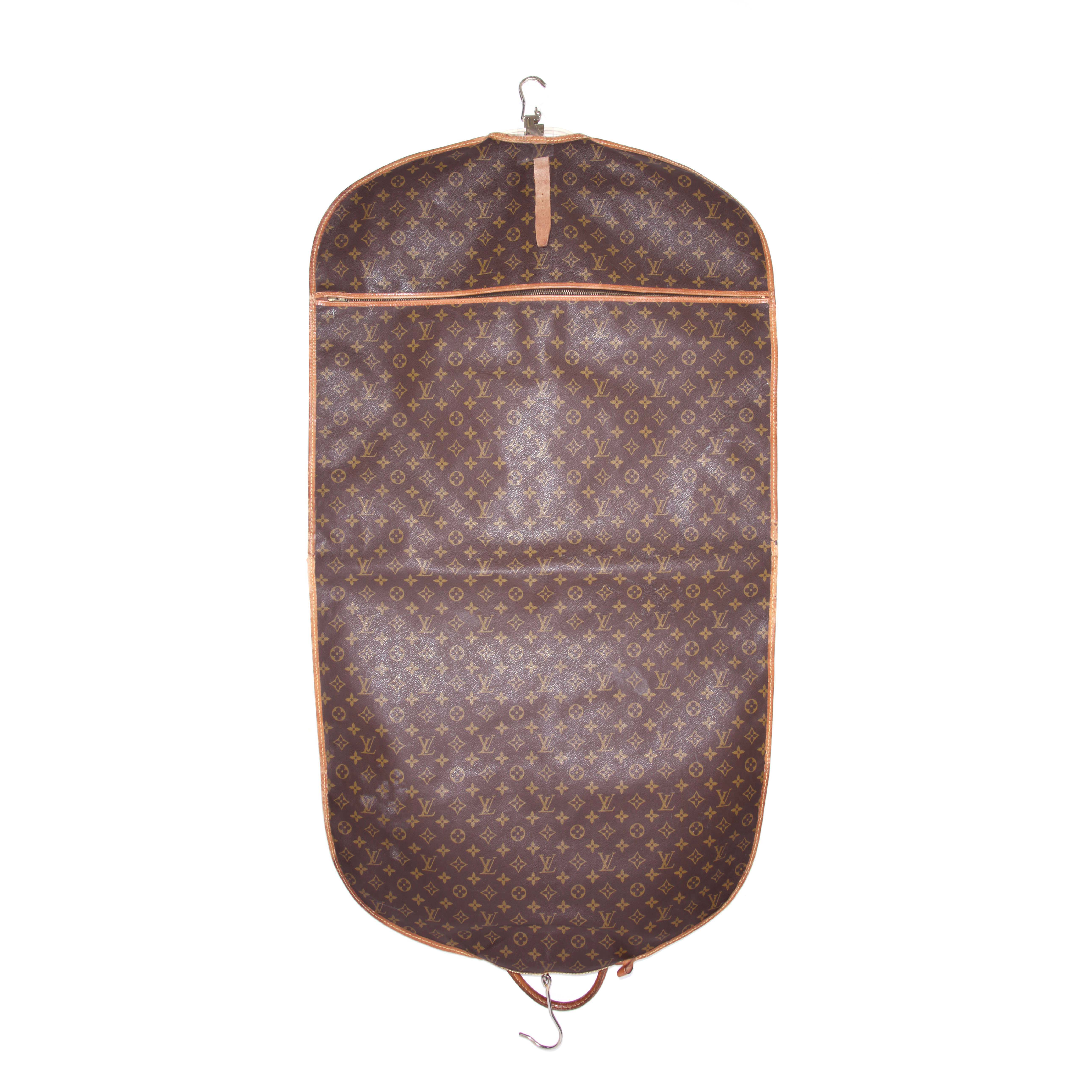 Porte-habits Louis Vuitton en toile monogram marron et cuir naturel - Detail D3